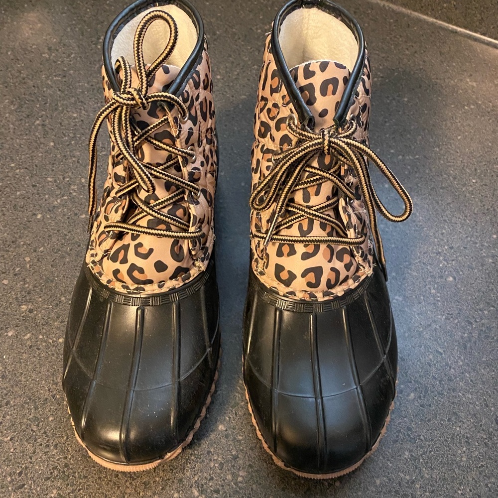 Women’s Duck Boots size 9